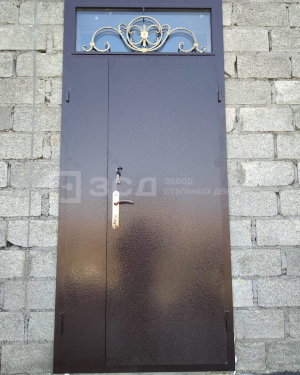 Дверь уличная порошок медный антик с фрамугой - фото